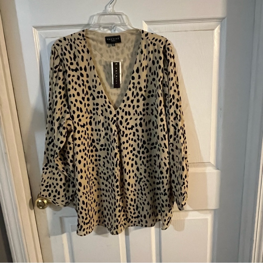 Premise Women's Tan and Black V-Neck Top